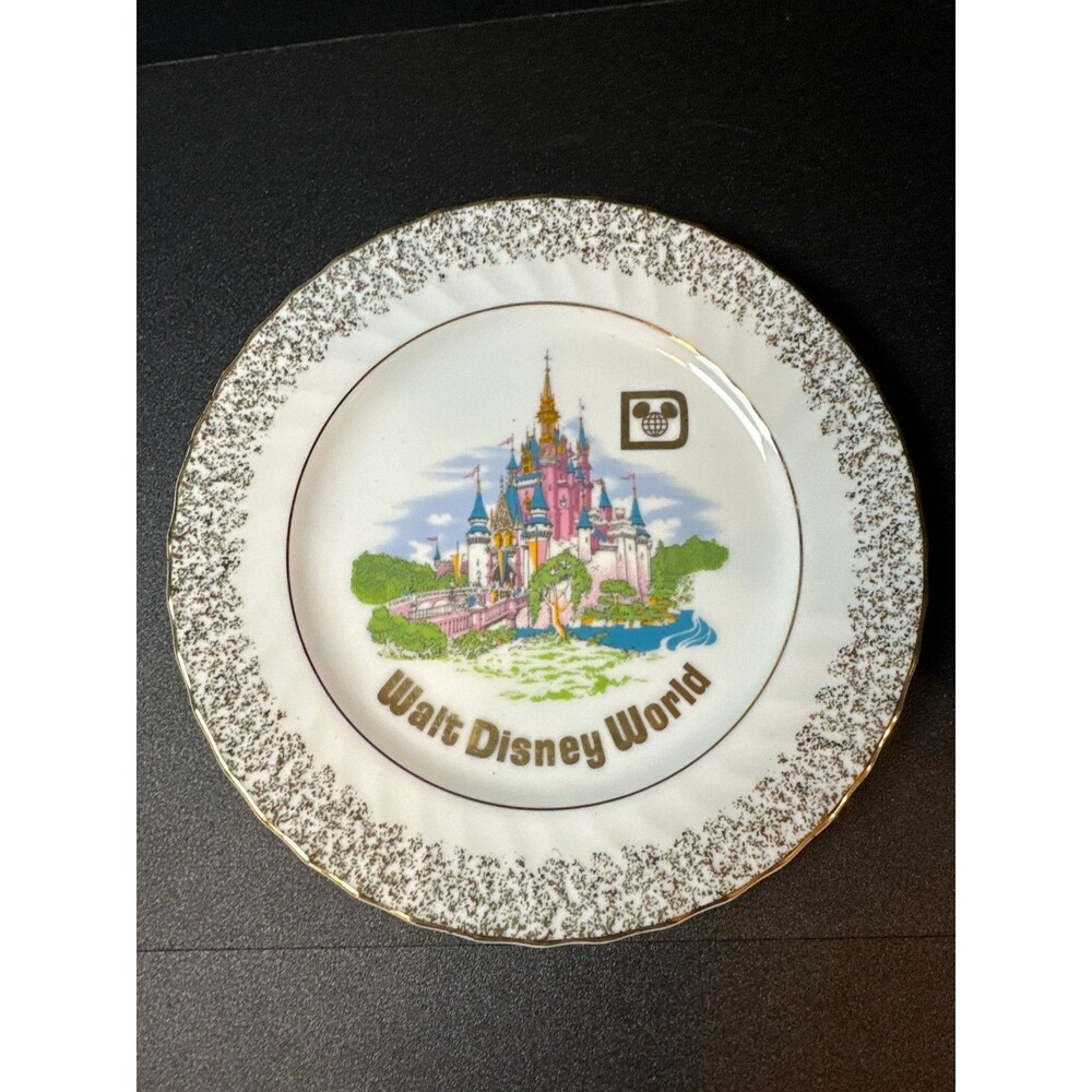 Vintage Walt Disney World 7.5" Castle Plate Japan‎ Gold Trim